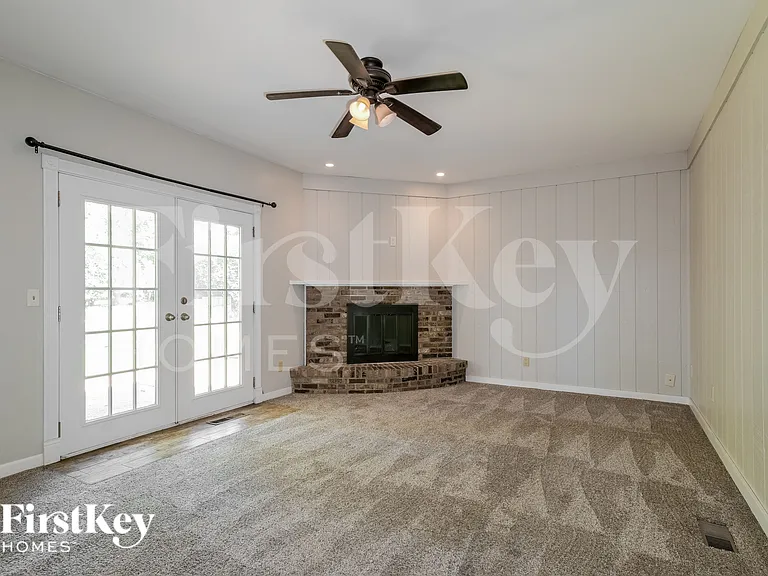 382 Beaver Lake Dr — Photo 3
