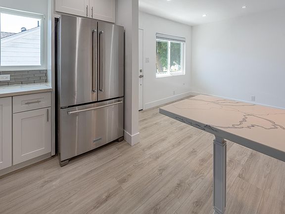3rd image of 506 S Broadway APT B
