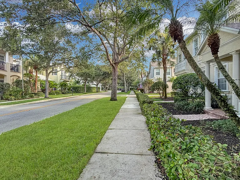 179 E Bay Cedar Cir — Photo 4