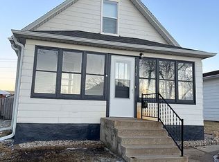 418 3rd Ave NW, Jamestown, ND 58401