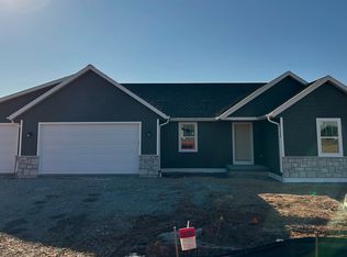 W5819 Roundstone Pl, Menasha, WI 54952