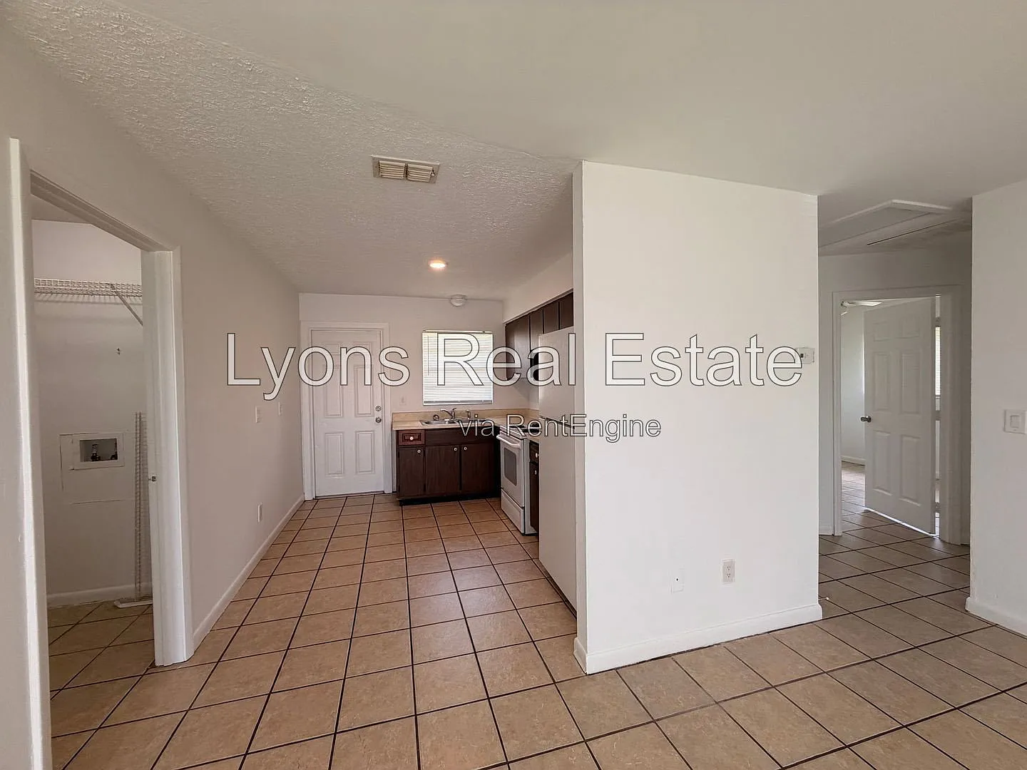 2 bed, 1.0 bath, 780 sqft, $1,095 — Photo 3