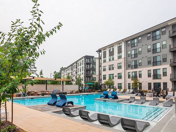 Resort-style Saltwater Swimming Pool with Tanning Ledges