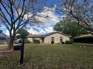 304 Travis Ln, Hewitt, TX 76643