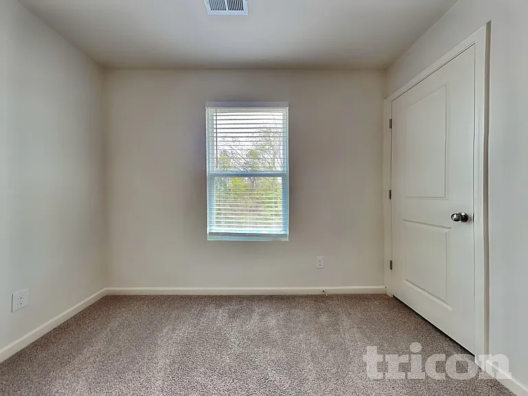 210 Coventry Ct — Photo 12
