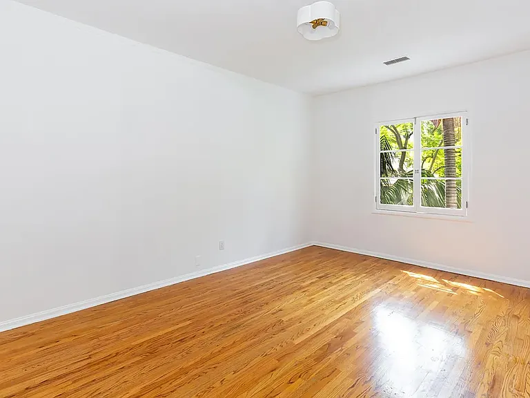 8491 Fountain Ave — Photo 36