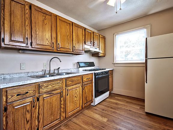 5th image of 130 Monmoor Ave
