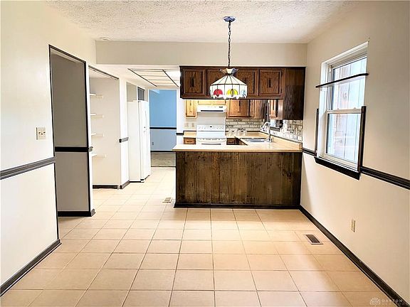 5th image of 1387 Cornish Dr