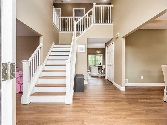 2nd image of 2805 Woods Cres