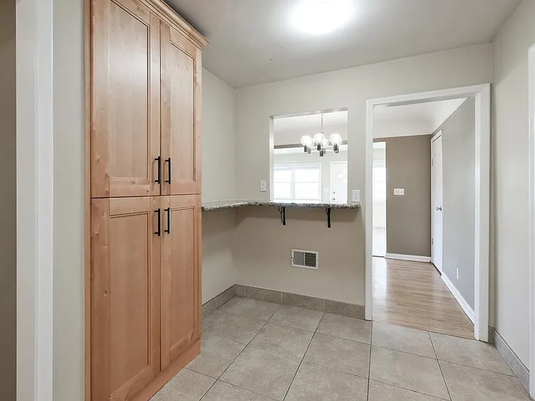 1018 S 114th St — Photo 15