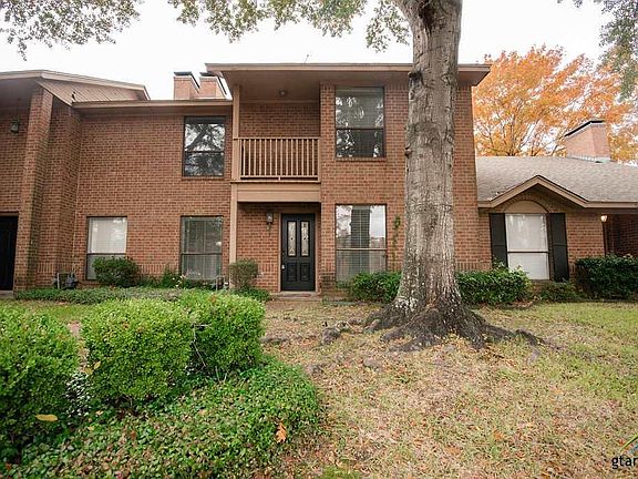 3rd image of 5821 Hollytree Dr