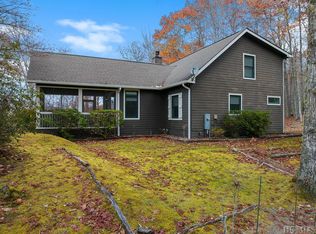 2615 Great Falls Dr, Glenville, NC 28736