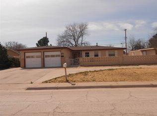 302 Broken Arrow Rd, Roswell, NM 88201