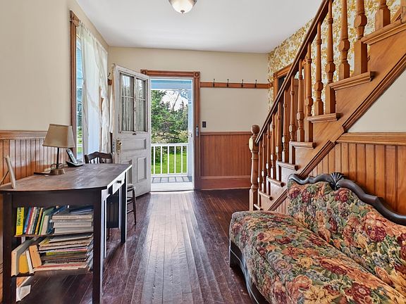 5th image of 2121 Loch Lomond Rd