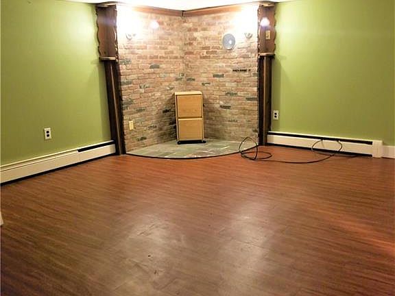 4th image of 347 Meadow Ave