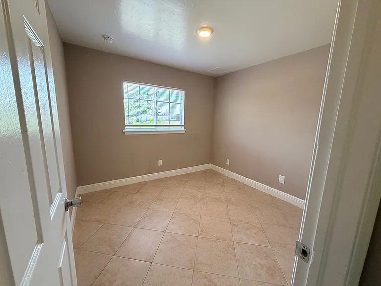 714 Jack Ave S — Photo 20