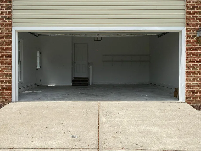 108 Travis Ct — Photo 21