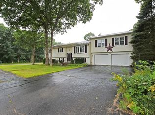 28 Daniel Dr, Coventry, RI 02816