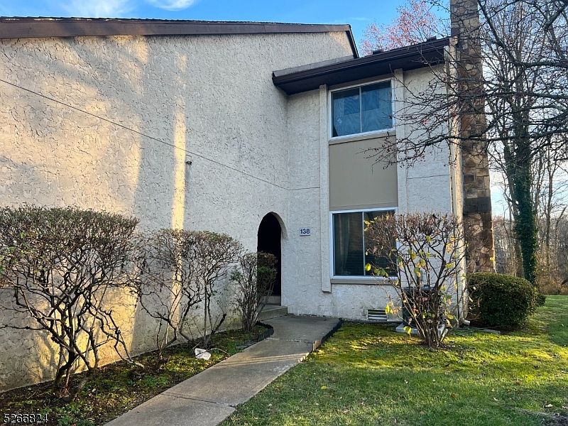 1st image of 138 Thoreau Dr