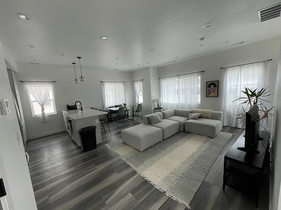 1660 S Major St #1