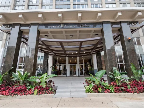 655 W Irving Park Rd APT 4003, Chicago, IL 60613