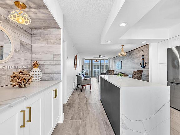 3rd image of 2018 S Federal Hwy APT 402