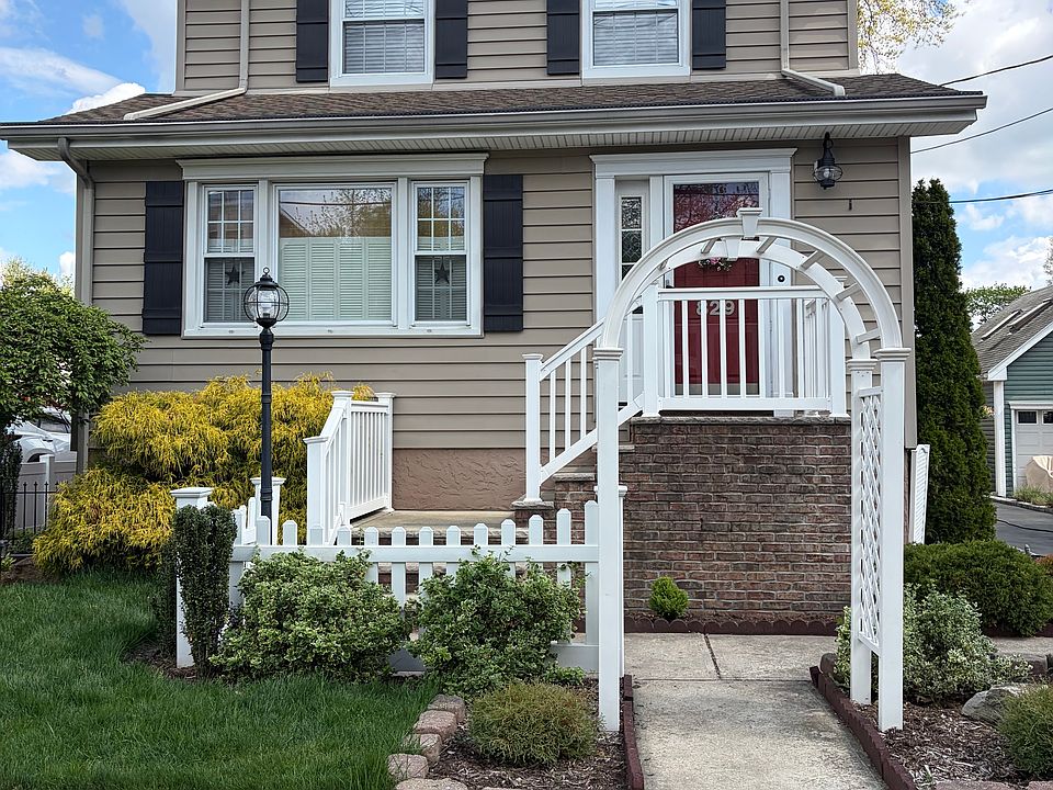 1st image of 829 Elm Ave #2