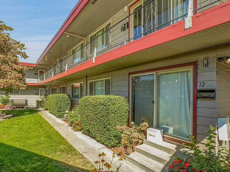 2909 N Willamette Blvd #3 — Photo 2