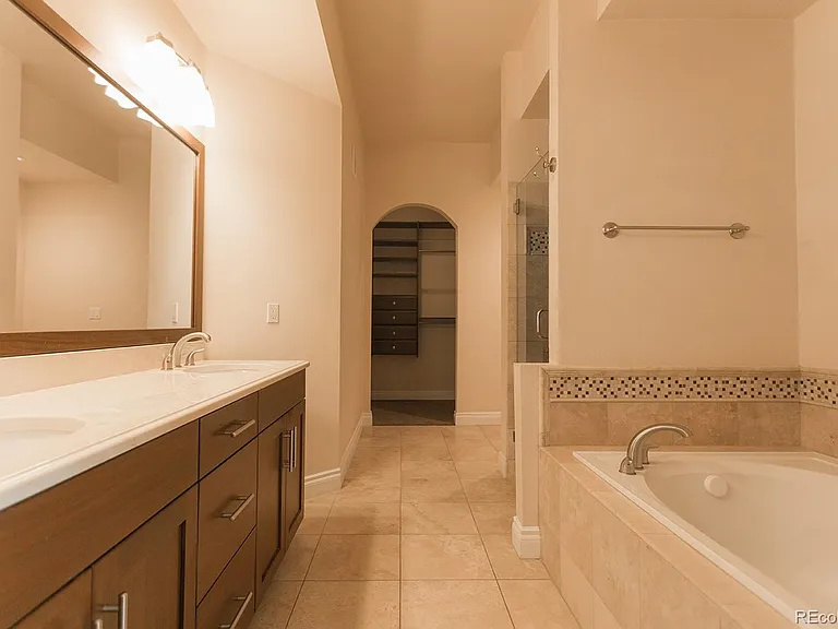 1120 Delaware St #405 — Photo 11