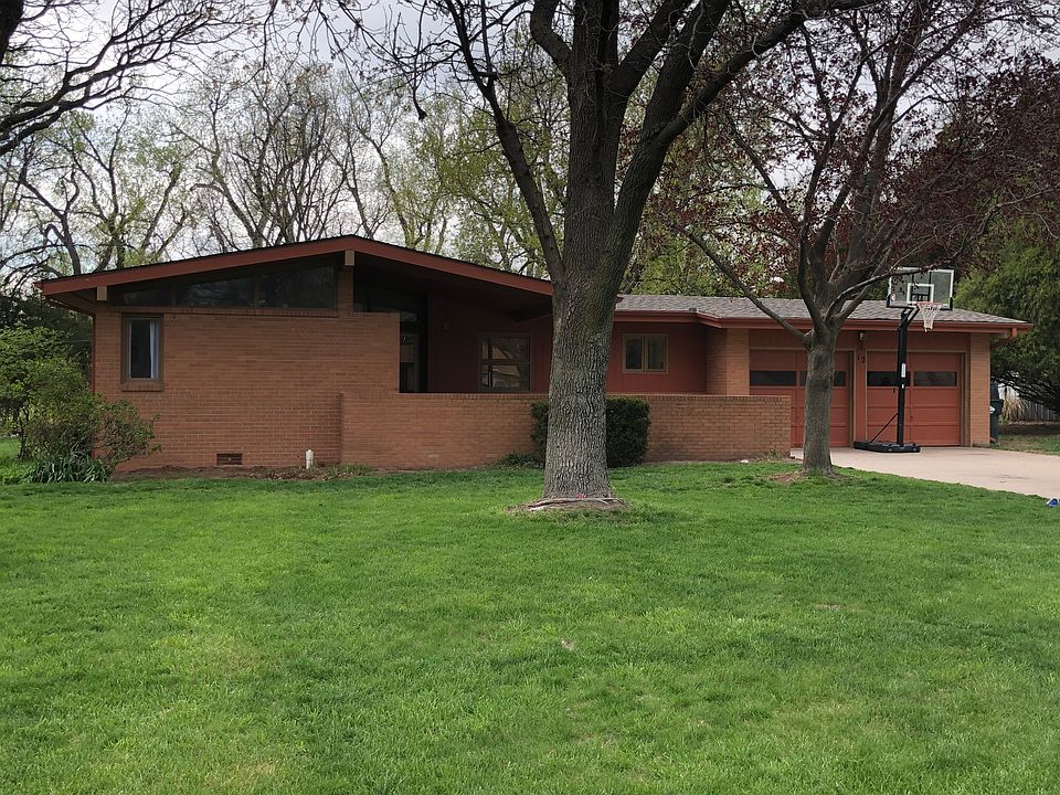 1st image of 12 Hillcrest Dr