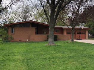 12 Hillcrest Dr, Hutchinson, KS 67502
