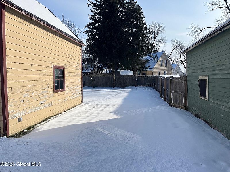 4th image of 219 1st Street