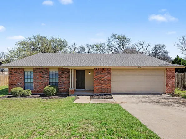 2312 Chinaberry Dr, Bedford, TX 76021