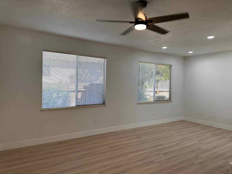 5662 Murrell St — Photo 6