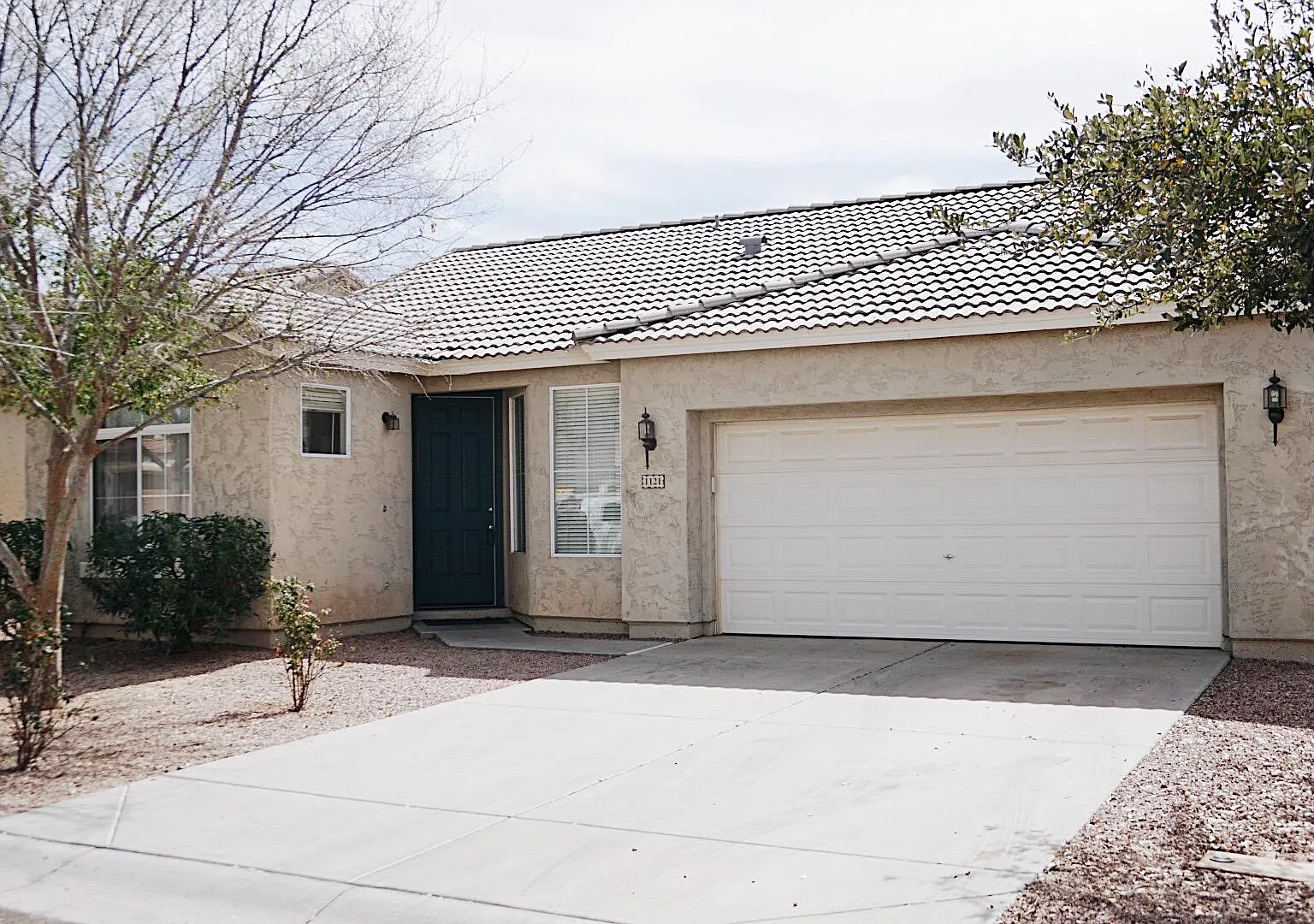 3 bed, 1200 sqft, $1,700 — Photo 1