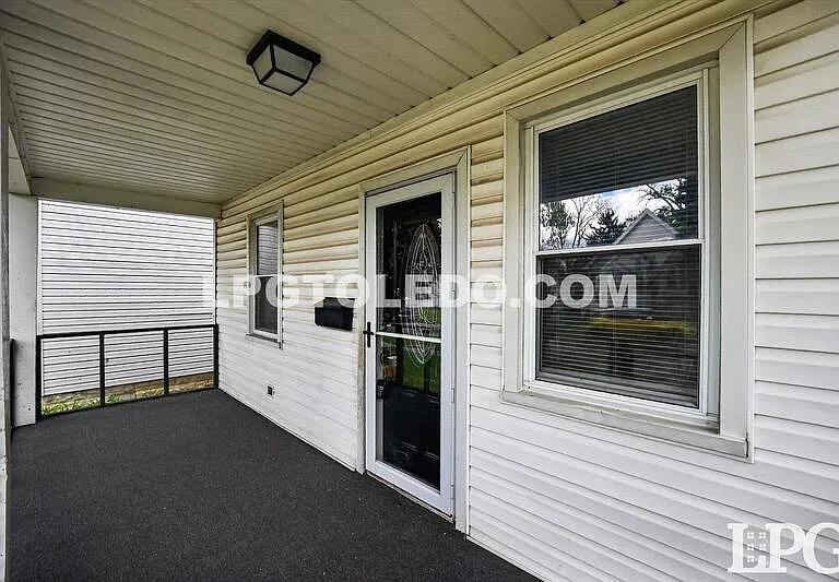921 Berry St — Photo 4