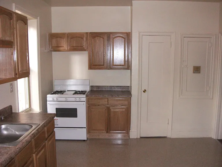 712 Stuyvesant Avenue — Photo 5