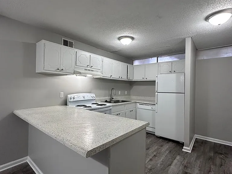 The Hammond Apartments — Photo 34