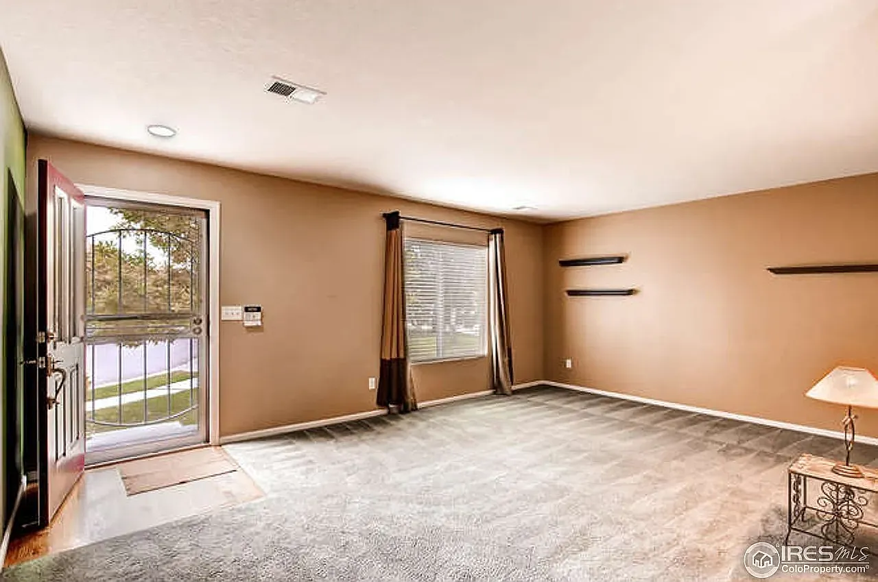 3 bed, 1410 sqft, $2,025 — Photo 3