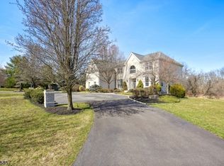 2 Butler Rd, Franklin Park, NJ 08823