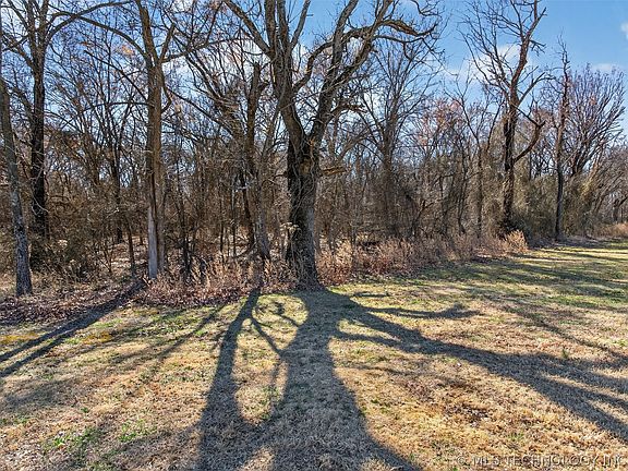 4th image of E 530th Rd