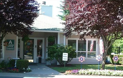 Emerald Pointe Apartments — Photo 2