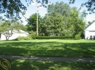 446 Whipple St, South Lyon, MI 48178