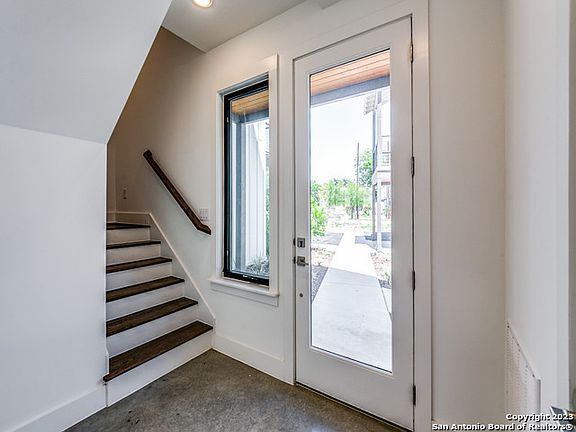 3rd image of 1226 S PRESA ST #301