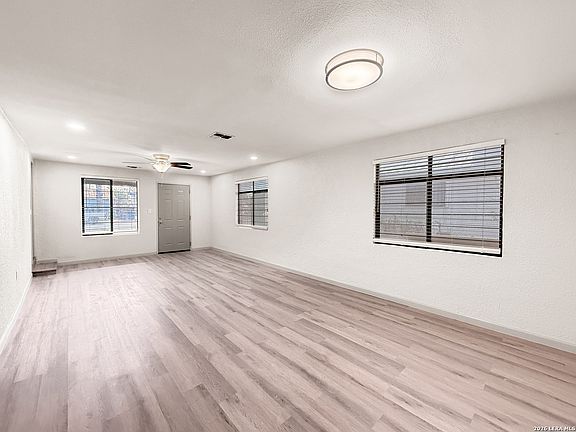 2nd image of 613 N Chupaderas