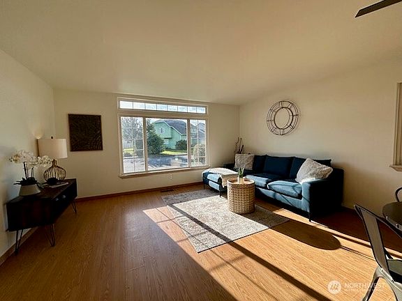 5th image of 942 Presidio Place