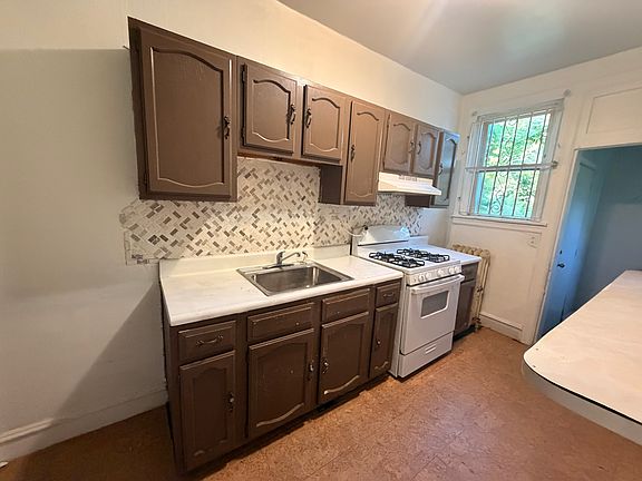 3rd image of 5721 Stewart St