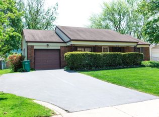 850 Dorncliff Ln, Buffalo Grove, IL 60089