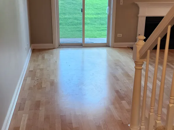 11 Foxcroft Rd APT 127, Naperville, IL 60565