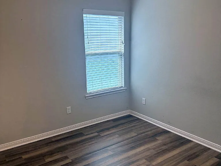 2030 Kathryn Dr — Photo 8